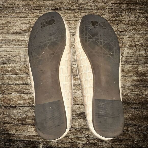 Truffles cream colored faux croc style slip on loafers! Ntn - Picture 10 of 10